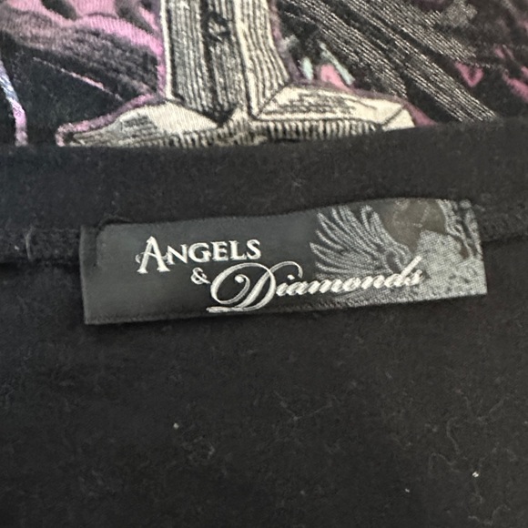 Angels and Diamonds Women's Black and Pink Graphic V-Neck Top medium - Picture 10 of 11
